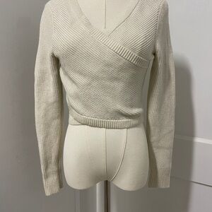 Elegant Cream V-Neck Sweater XS